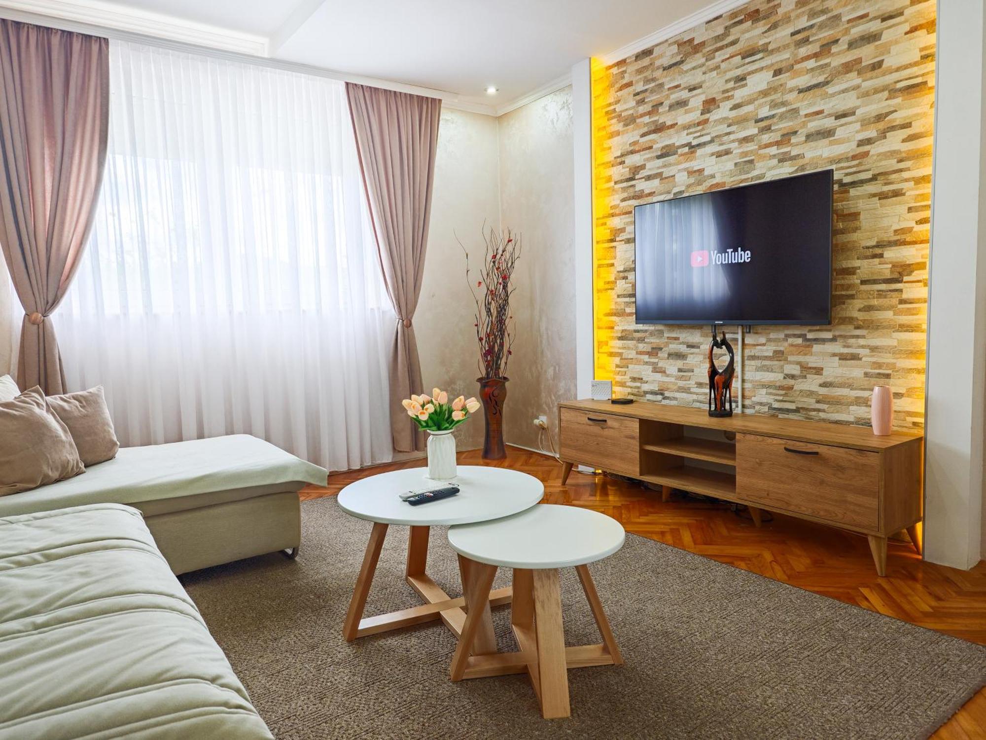 Apartman Julija Donji Milanovac Ngoại thất bức ảnh