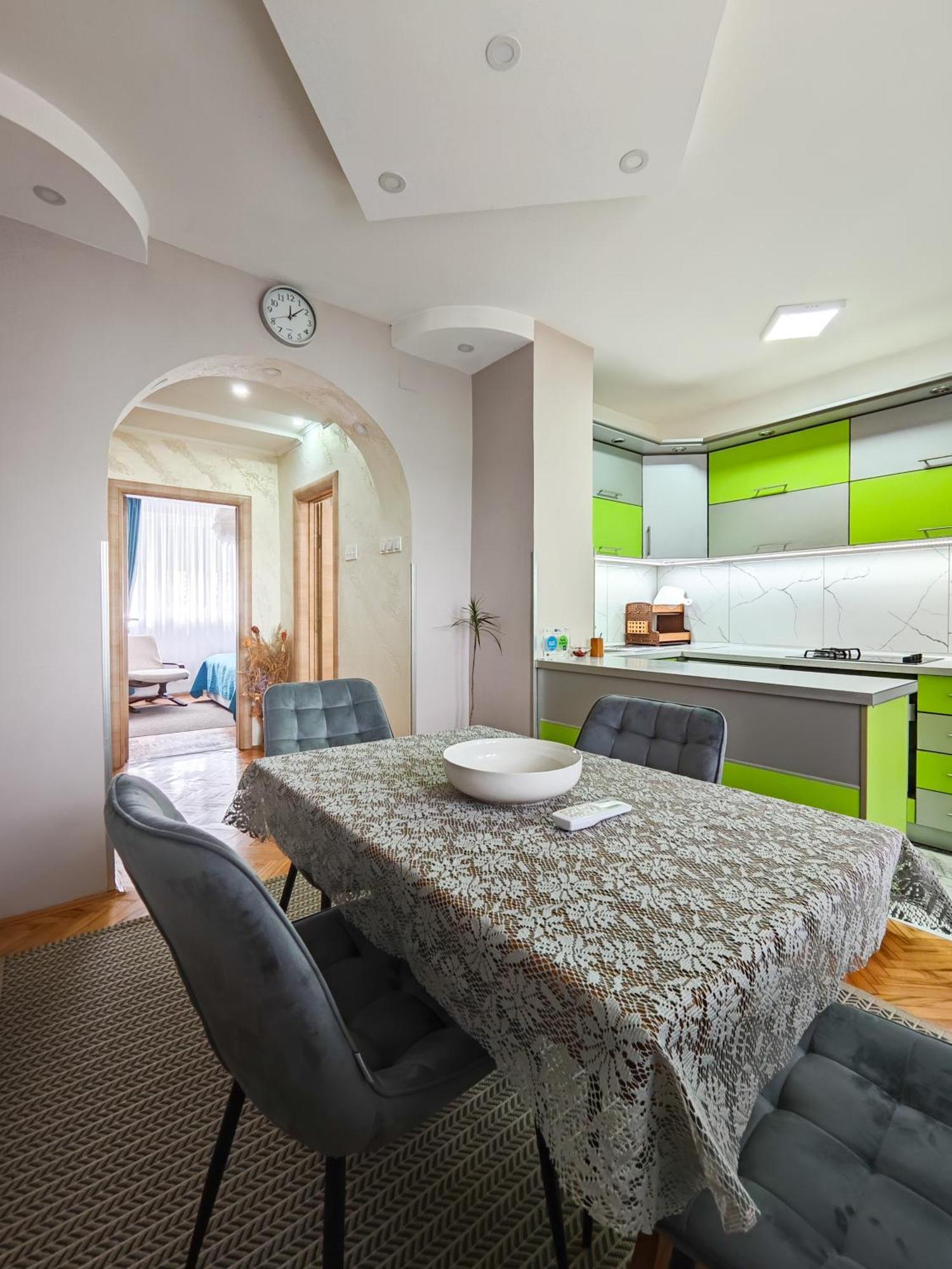 Apartman Julija Donji Milanovac Ngoại thất bức ảnh